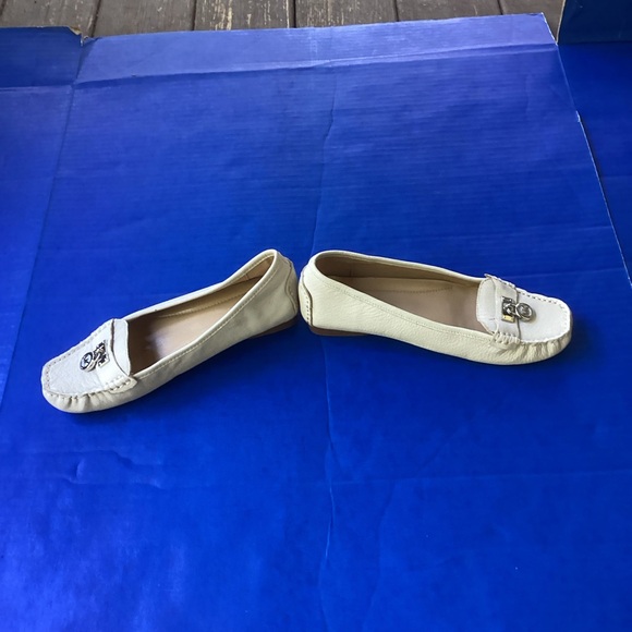 Michael Michael Kors cream Loafers with silver Accents, size 8 - Picture 8 of 9